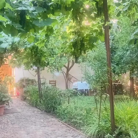 Pensión Enki's Garden Tirana